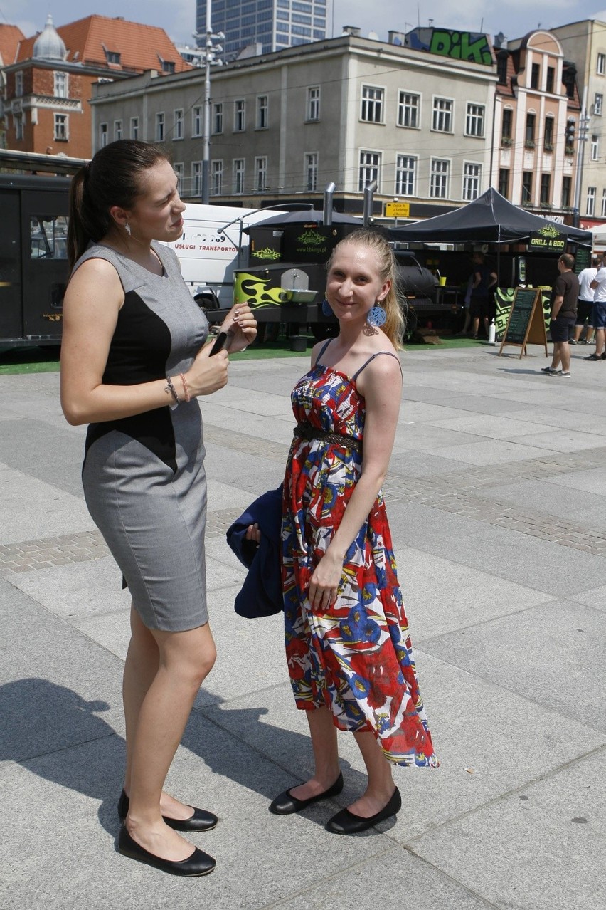 Modne Katowice: Na ulicach królują sukienki ZDJĘCIA
