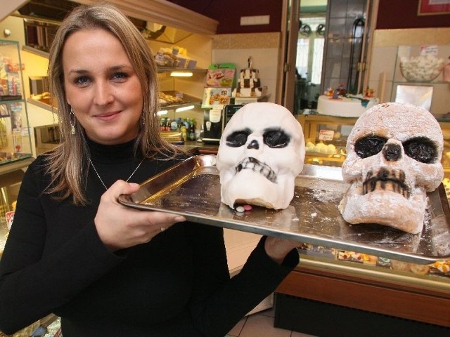 Katarzyna Michoń, współwłaścicielka restauracji Pepe Rosso i cukierni Bravo, poleca na Halloween smaczne, piaskowe babki, w bardzo oryginalnym kształcie.