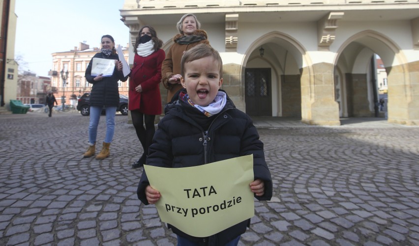 Pod hasłem "Tata przy porodzie" na Rynku w Rzeszowie odbyła...