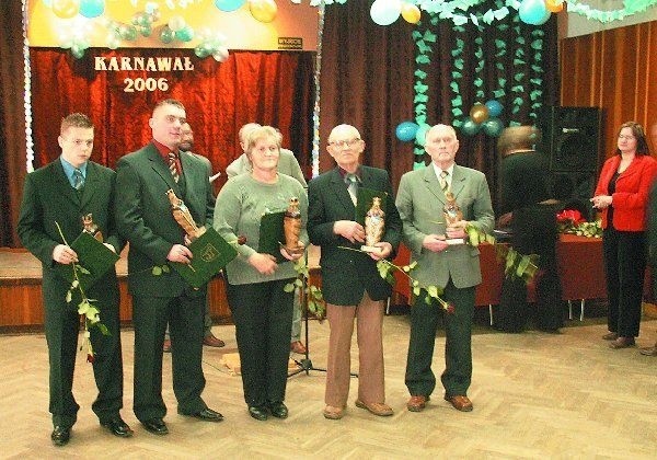 Tegoroczni laureaci statuetek Króla Jagiełły,  najwyższego wyróżnienia nadawanego w  Mroczy osobom zasłużonym.