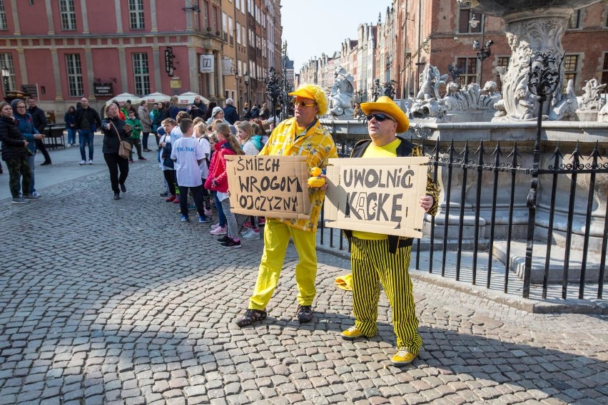 Happening Skiby i Konja Konnaka przed fontanną Neptuna w...