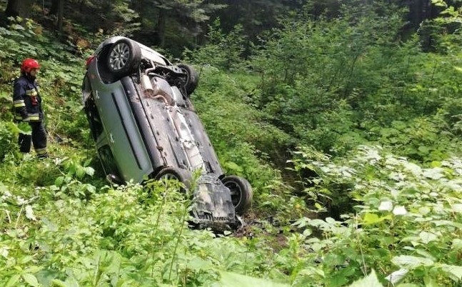 Berest. Skoda wypadła z drogi i skończyła podróż w przydrożnym rowie [ZDJĘCIA]