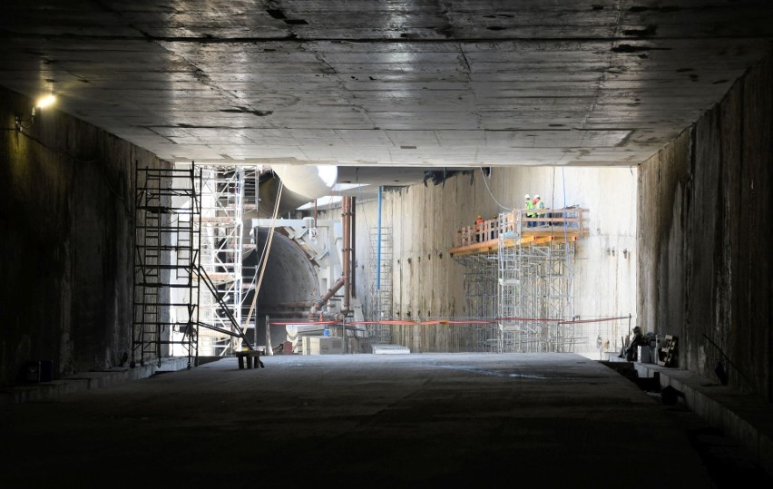 Budowa tunelu w Świnoujściu. 1000 metrów Wyspiarki. Maszyna zaczyna drążyć po stronie wyspy Wolin [ZDJĘCIA]