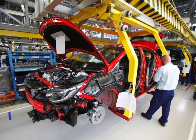 Świetny rok dla gliwickiego zakładu Opla Mijający rok jest wyjątkowo udany dla gliwickiego zakładu Opla. W lutym rozpoczęto produkcję Holdenów Astra i Cascada przeznaczonych na eksport do Australii i Nowej Zelandii.Fot. Opel