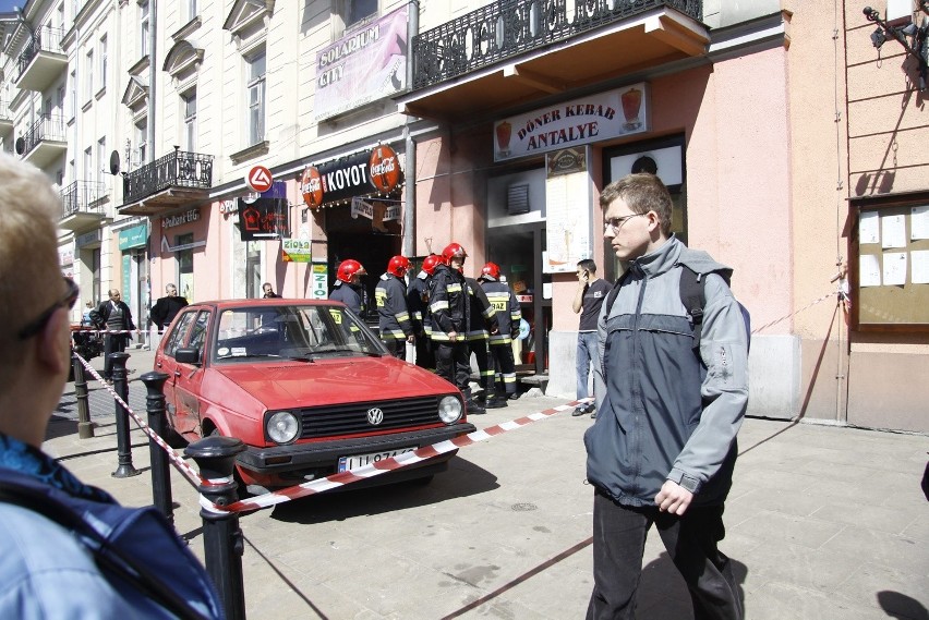 Ul. Narutowicza: Pożar w barze z kebabami (WIDEO, FOTO)