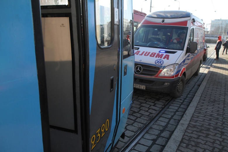 Po godz. 18 w tramwaju linii 23 doszło do zasłabnięcia...