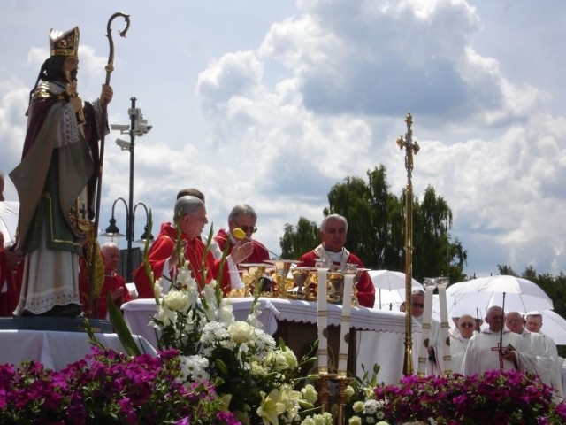 Mszę święta odprawił legat papieski, kardynał Józef Glemp.