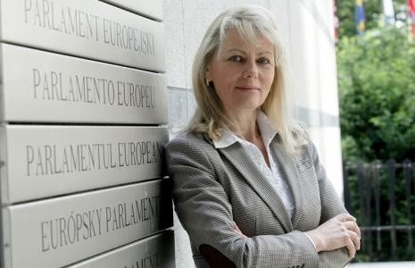 Unijna komisarz pracuje nad propozycją nowej regulacji, która zobowiąże firmy notowane na giełdzie do przeznaczania dla kobiet minimum 40% stanowisk w zarządach - informuje Lidia Geringer de Oedenberg.