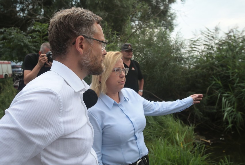 Minister Moskwa z wizytą w powiecie gryfińskim. "Podstawowym celem jest oczyszczenie rzeki i odtworzenie populacji ryb"
