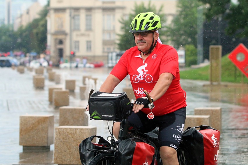 Rajd po krew. Mieszkaniec Lubartowa przejedzie 2,5 tys. km na rowerze, aby zachęcić do oddawania krwi