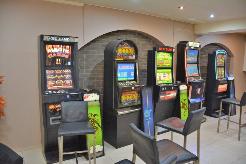 Maszyny go gier przypominały automaty z prawdziwych kasyn