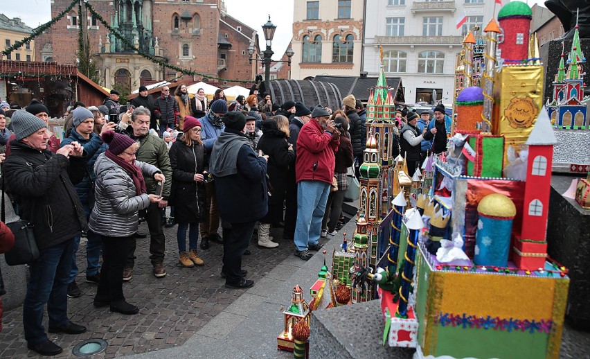 76. Konkurs Szopek Krakowskich. Po prezentacji na estradzie Targów Bożonarodzeniowych trafiły do Celestatu [ZDJĘCIA]