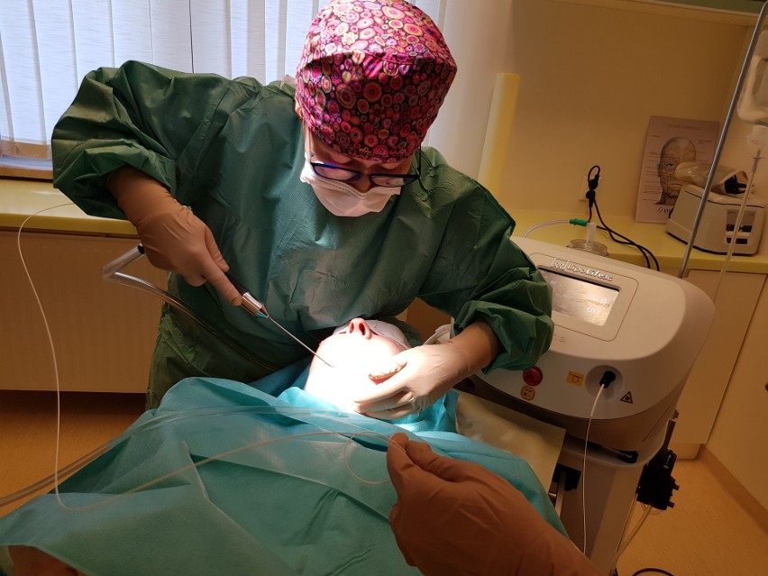 "Liposukcji nie należy się bać" – przekonuje dr Marta Raczkowska-Muraszko, specjalistka chirurgii plastycznej w Krakowie