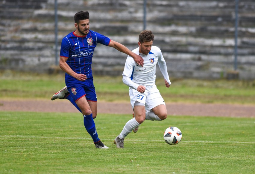 4 liga podkarpacka. Polonia Przemyśl przegrała z Karpatami Krosno 0:1. Gol po spalonym? [ZDJĘCIA]