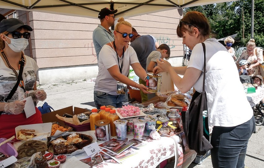 Charytatywny kiermasz na Rynku Oliwskim dla ośmiomiesięcznej Hani z Ełku 19.07.2020 [zdjęcia]