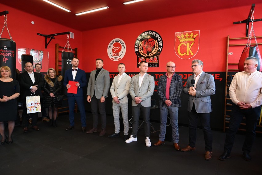 Klub bokserski Garda Kielce ma nową siedzibę. Odbyło się jej uroczyste otwarcie. Prezes Mateusz Lurzyński dziękował za pomoc