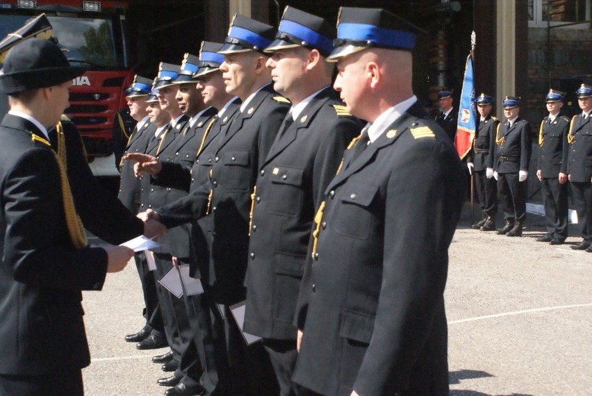 Święto dąbrowskich strażaków: gratulacje, awanse, a na...
