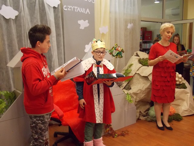 W piątek, 29 września w oddziale dziecięcym Biblioteki Miejskiej „Bibluś” był Dzień Głośnego Czytania. Baśń zaprezentowali poprzebierani w stroje uczniowie klasy VII a Szkoły Podstawowej nr 8.