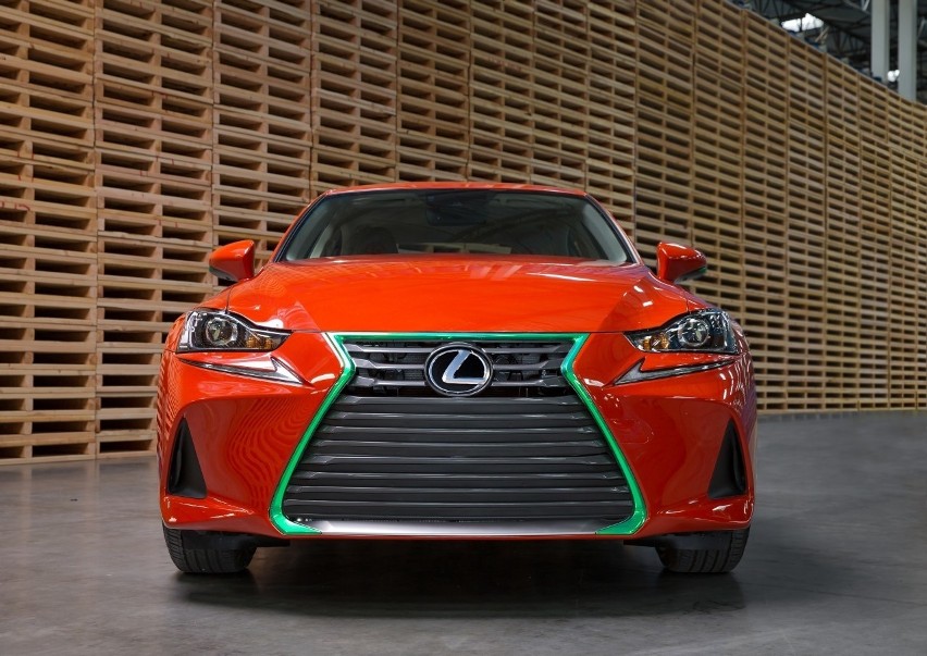 Lexus IS...