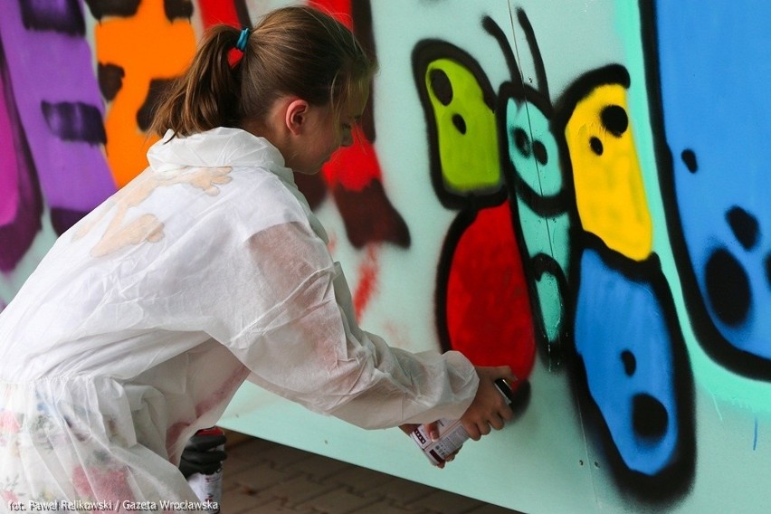Wrocław: Graficiarze opanowali szkołę podstawową (ZDJĘCIA)