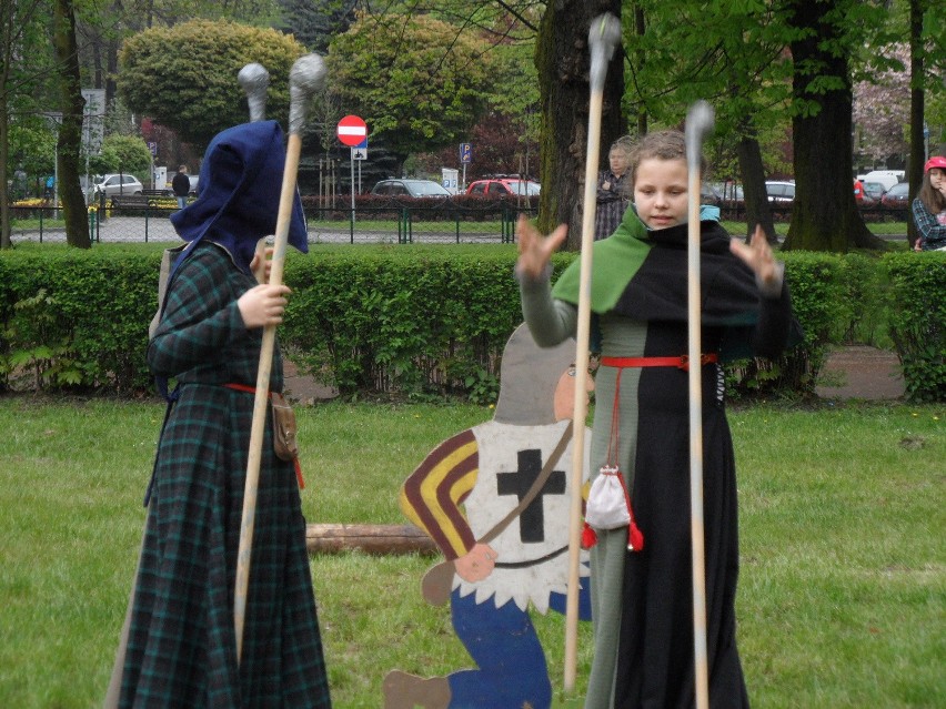 Rodzinne spotkanie z historią w obozie rycerskim oraz bieg...