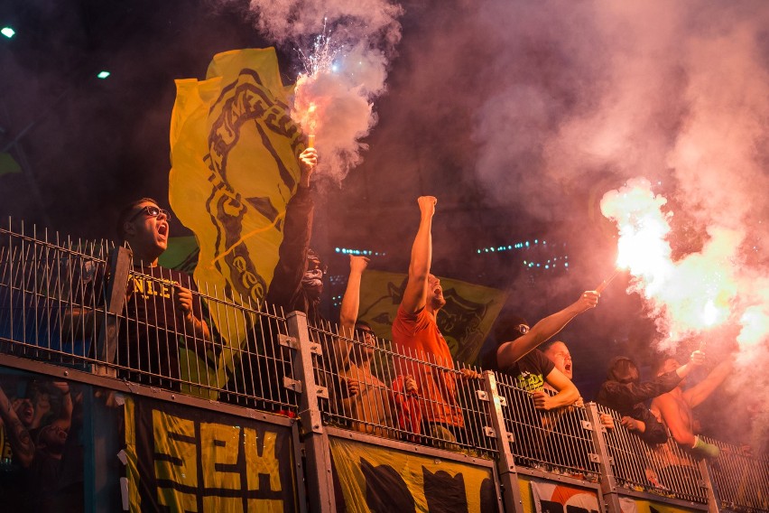 Mecz Legia Warszawa - Borussia Dortmund z zamieszkami na...