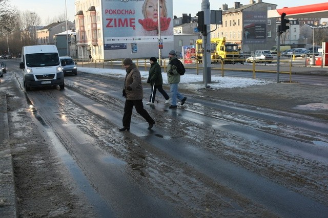 Rura pękła na ul. Garncarskiej.