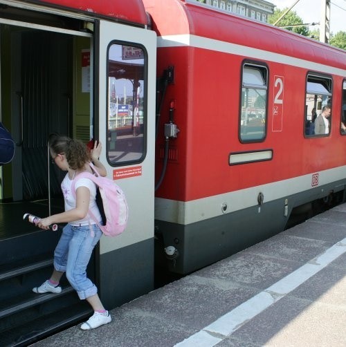 Kolej niemiecka każdego dnia wysyła do Szczecina ponad 30 pociągów z różnych niemieckich miejscowości. Każdy z nich musi przejeżdżać przez będący w fatalnym stanie 15-kilometrowy odcinek torów do granicy.