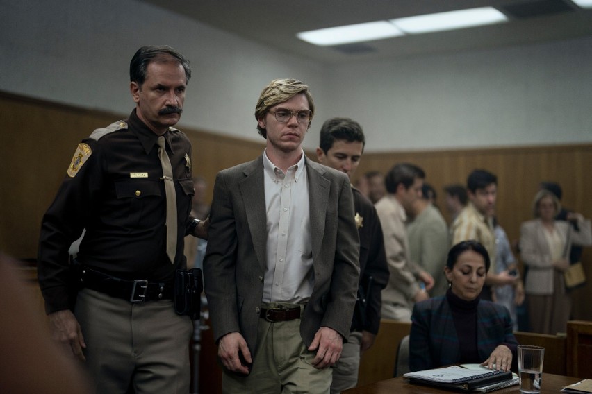 „Dahmer - Potwór: Historia Jeffreya Dahmera”. Evan Peters...