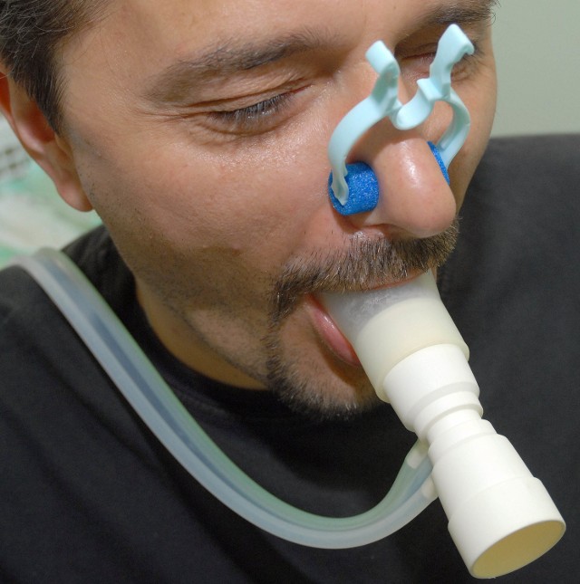 Spirometria jest jednym z badań, które pomagają określić kondycję płuc.