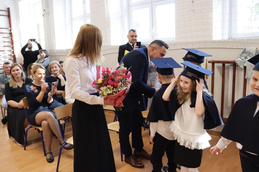 Ślubowanie pierwszaków w Szkole Podstawowej w Czarncy w gminie Włoszczowa. Zobaczcie zdjęcia