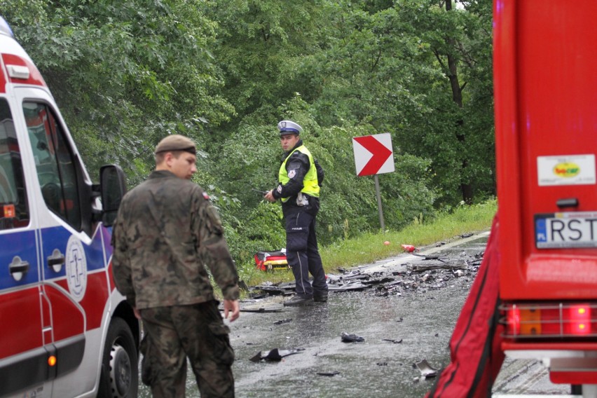 Tragiczny wypadek w Jamnicy. Po zderzeniu dwóch audi zginęło małżeństwo. Podróżowali z małym dzieckiem [ZDJĘCIA]