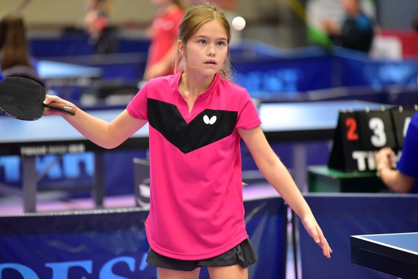 Niespełna 11-letnia Monika Sonnenberg tenis stołowy trenuje...