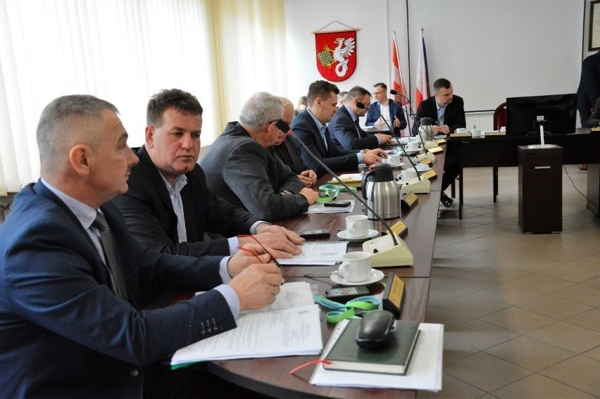 Rada Powiatu Sławieńskiego składa się z 17 radnych