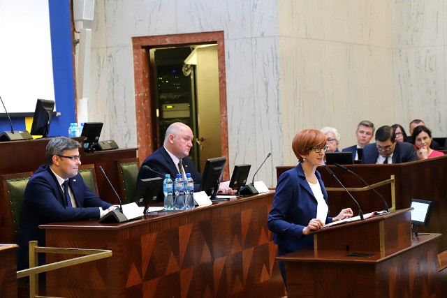 Minister Elżbieta Rafalska wzięła udział w piątek, 16 marca, w  organizowanej przez wojewodę śląskiego konferencji „Rodzina w centrum uwagi”