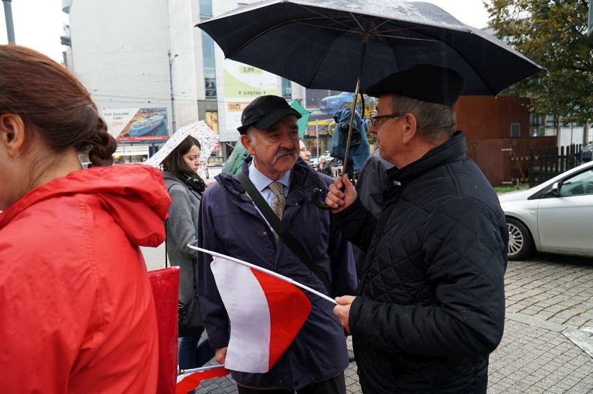Protest przedsiębiorców w Poznaniu przeciwko obietnicom socjalnym. Domagają się też przywrócenia samorządu gospodarczego