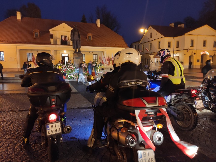 Motocykliści przejechali w biało-czerwonej paradzie ulicami...