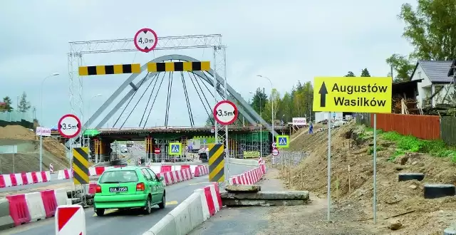 Wszystkie rozpoczęte inwestycje drogowe, także budowa węzła w Jurowcach (na zdj.), zostaną zrealizowane &#8211; choć po wybudowaniu Via Baltiki ten węzeł nie będzie potrzebny