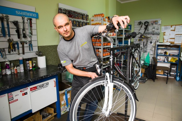 Poważne usterki najlepiej naprawić w profesjonalnym serwisie - radzi Adam Chorąży ze sklepu i serwisu rowerowego Peleton