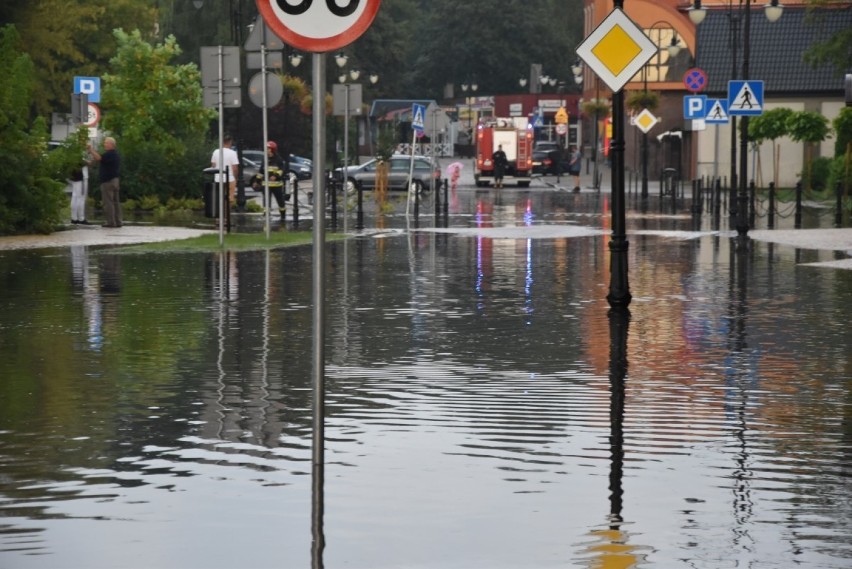 Potężna burza nad Sławnem. Zalane ulice i piwnice domów