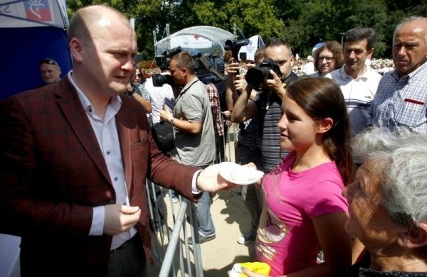 Dziś mieszkańcy będą poczęstowani tortem.