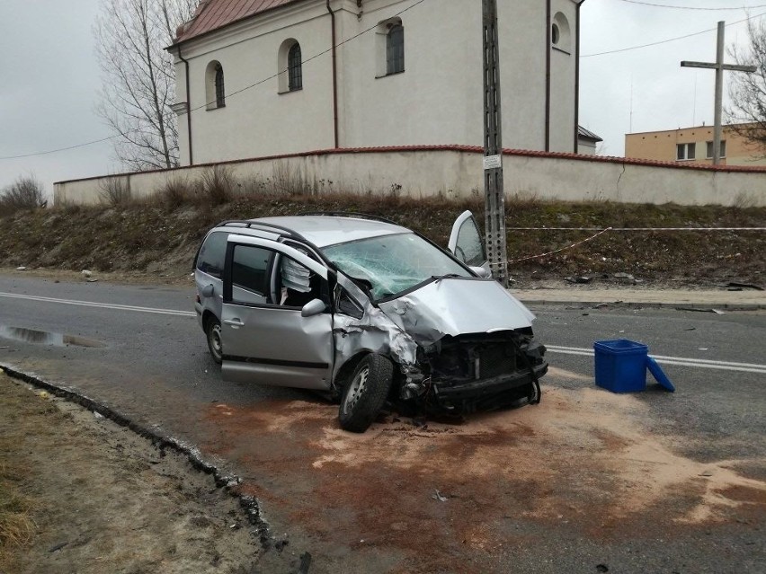 Wypadek w Rakowie. Ranny kierowca zabrany śmigłowcem do szpitala