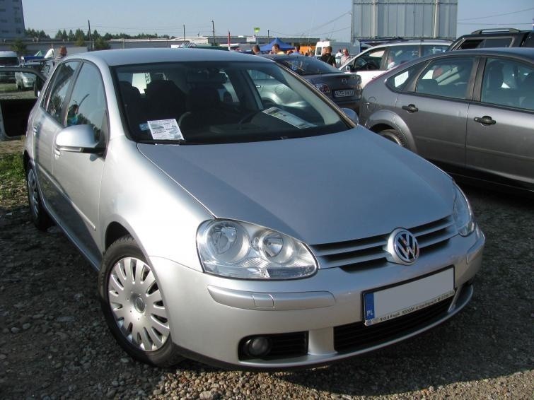 Volkswagen Golf V produkowany był w latach 2003-2008. Do...