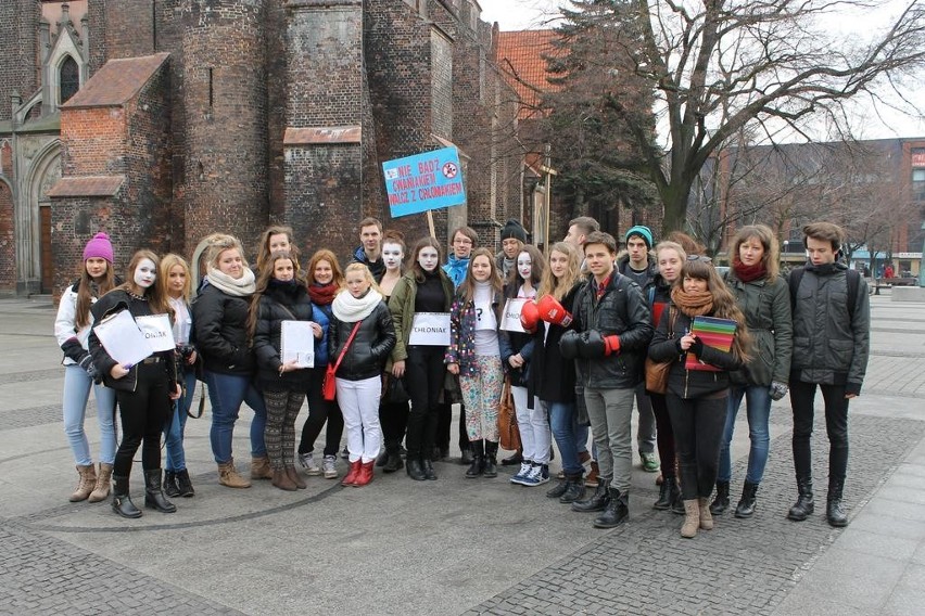 Młodzież z Brzegu bierze udział w akcji "Mam haka...
