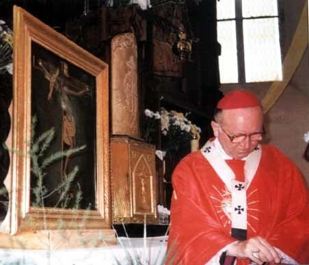Koronatorem kopii cudownego obrazu Pana Jezusa Milatyńskiego był kardynał Marian Jaworski, metropolita lwowski obrządku łacińskiego.
