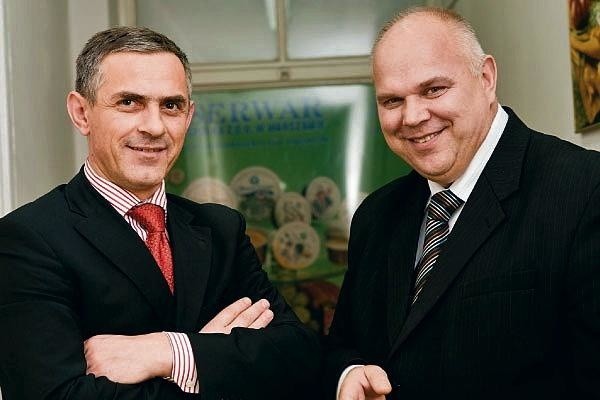 Andrzej Grabowski (z prawej) i Jerzy Borucki - właściciele Polmleku, są zadowoleni z podpisanej umowy