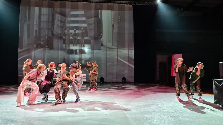 W Białobrzegach wystąpi kielecki Teatr Tańca ze spektaklem "Hiphopowa podróż do przeszłości". Na scenie także tancerze ze szkoły Kosmos