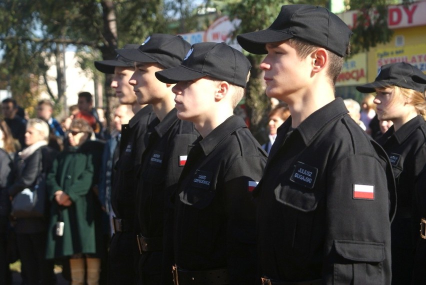 Ślubowanie klasy mundurowej III LO im. L. Szenwalda w...