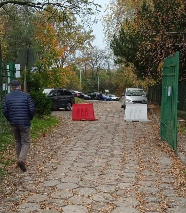 Bramy cmentarzy w Przemyślu nie zostały zamknięte. Prezydent Wojciech Bakun: Nikt mandatu nie dostanie