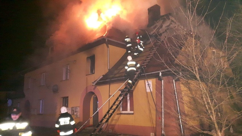 Pożar budynku w Starachowicach. Pięć osób w szpitalu